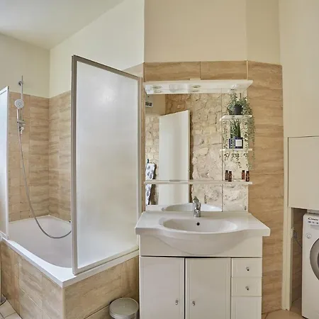 Center Of By Prestige Paris